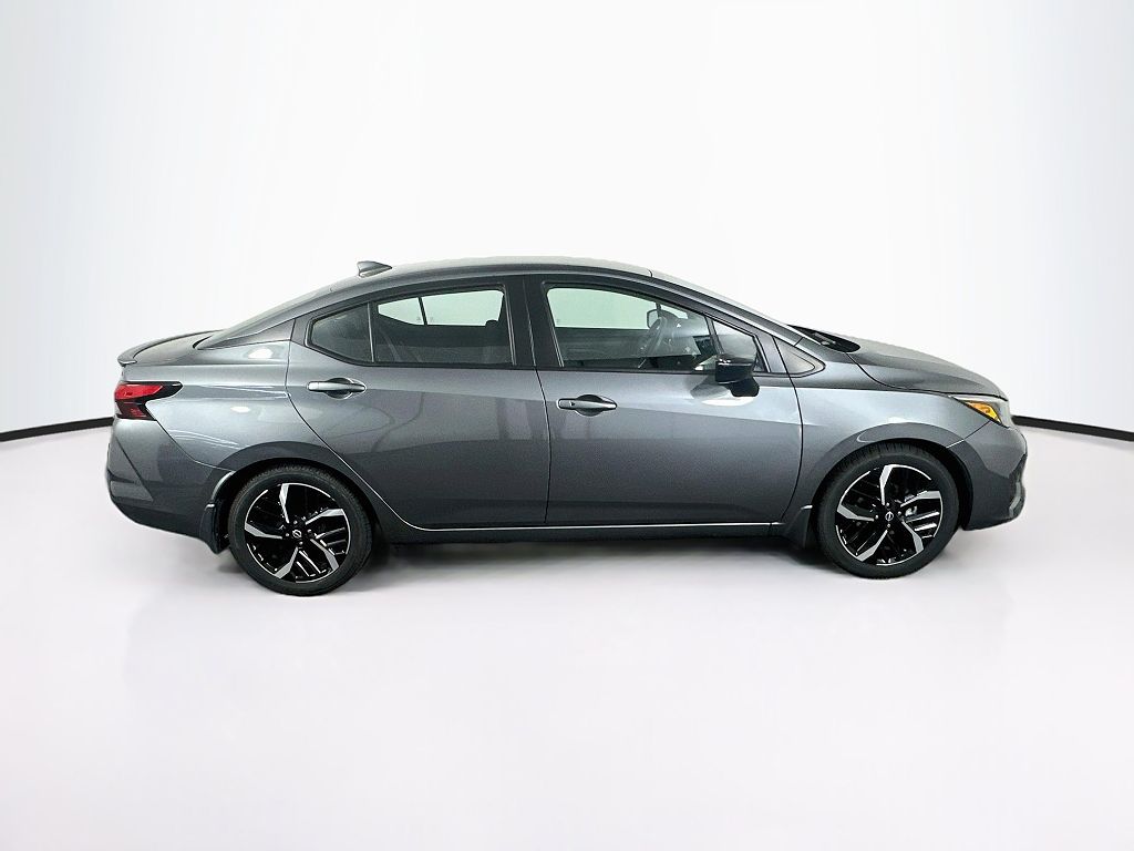 2025 Nissan Versa SR