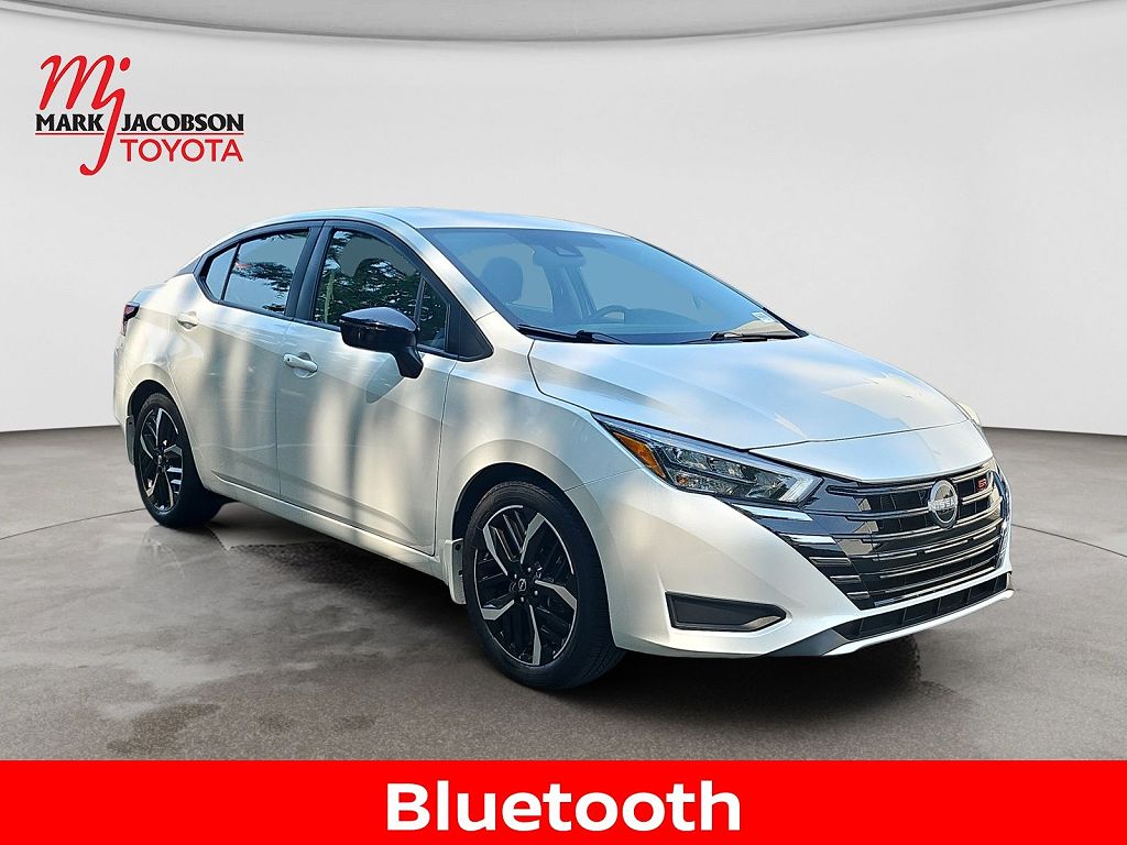 2025 Nissan Versa SR