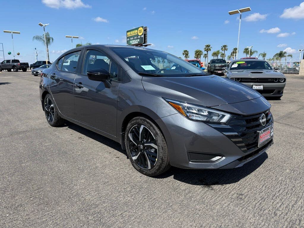 2025 Nissan Versa SR