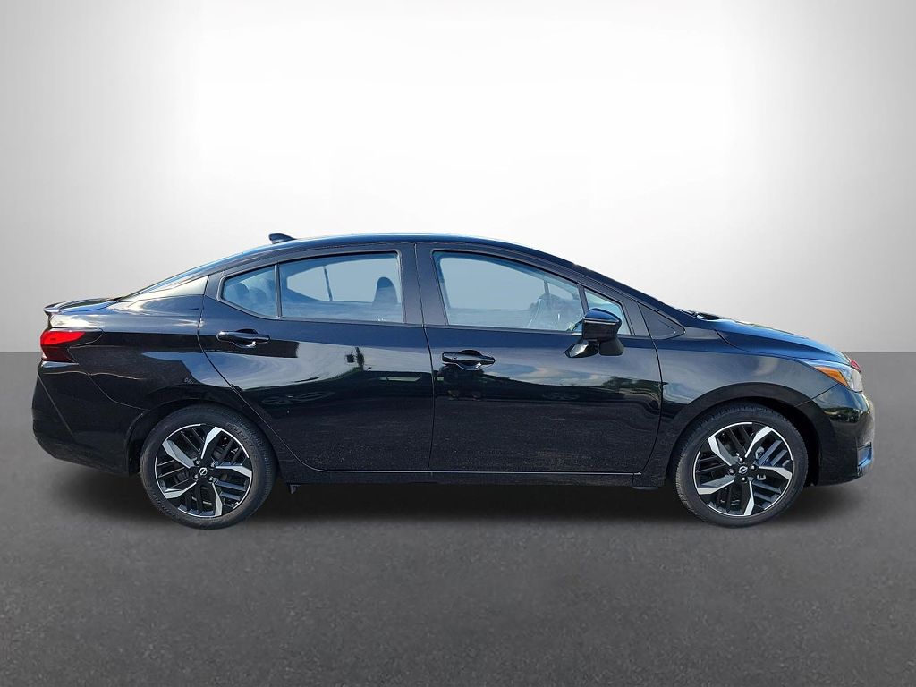 2024 Nissan Versa SR