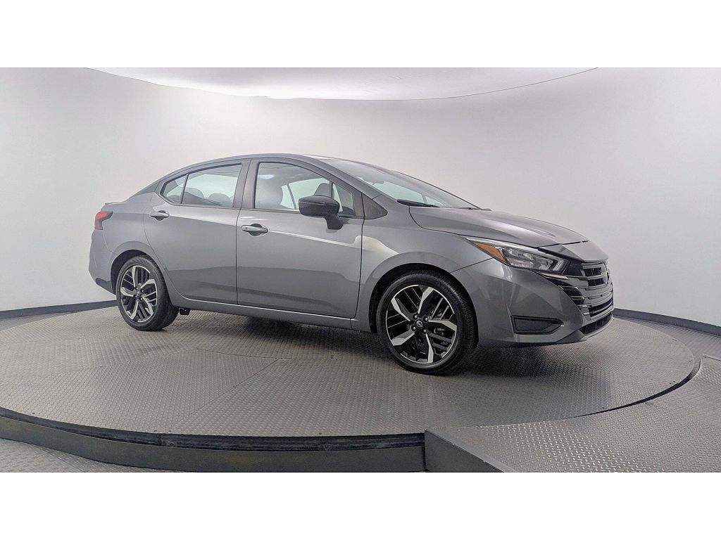 2025 Nissan Versa SR