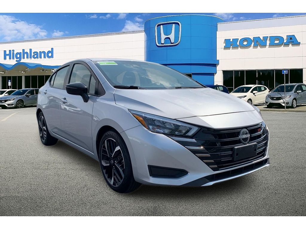 2024 Nissan Versa SR