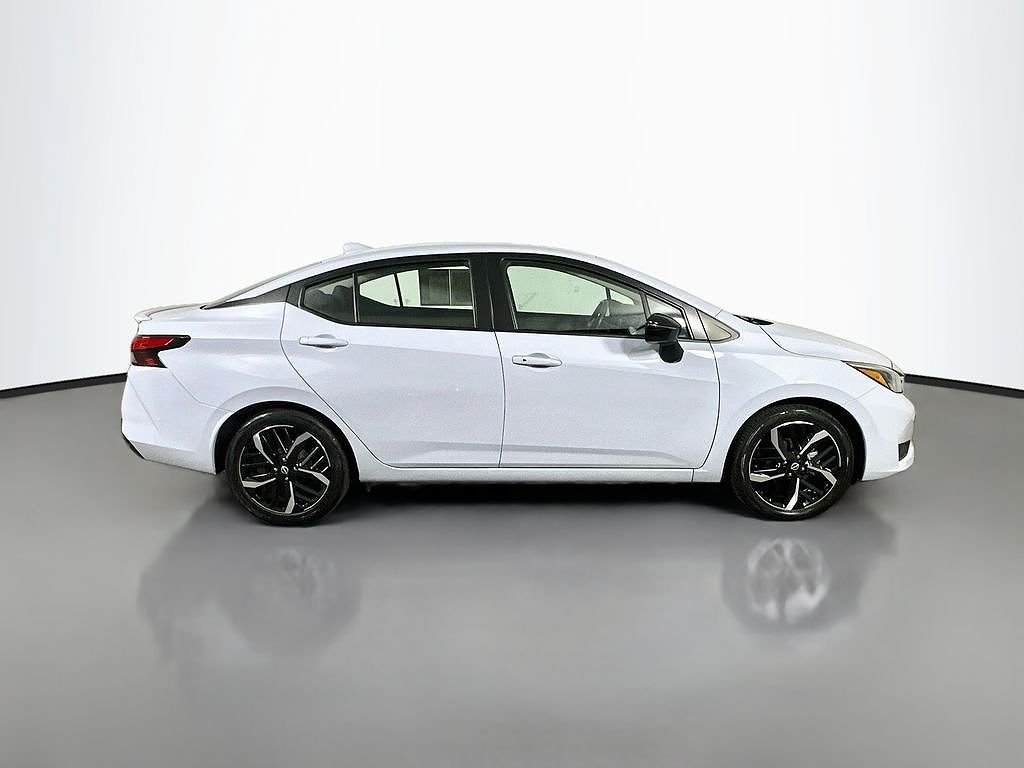 2025 Nissan Versa SR