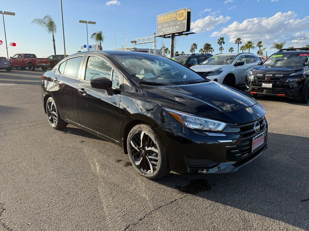 2025 Nissan Versa SR