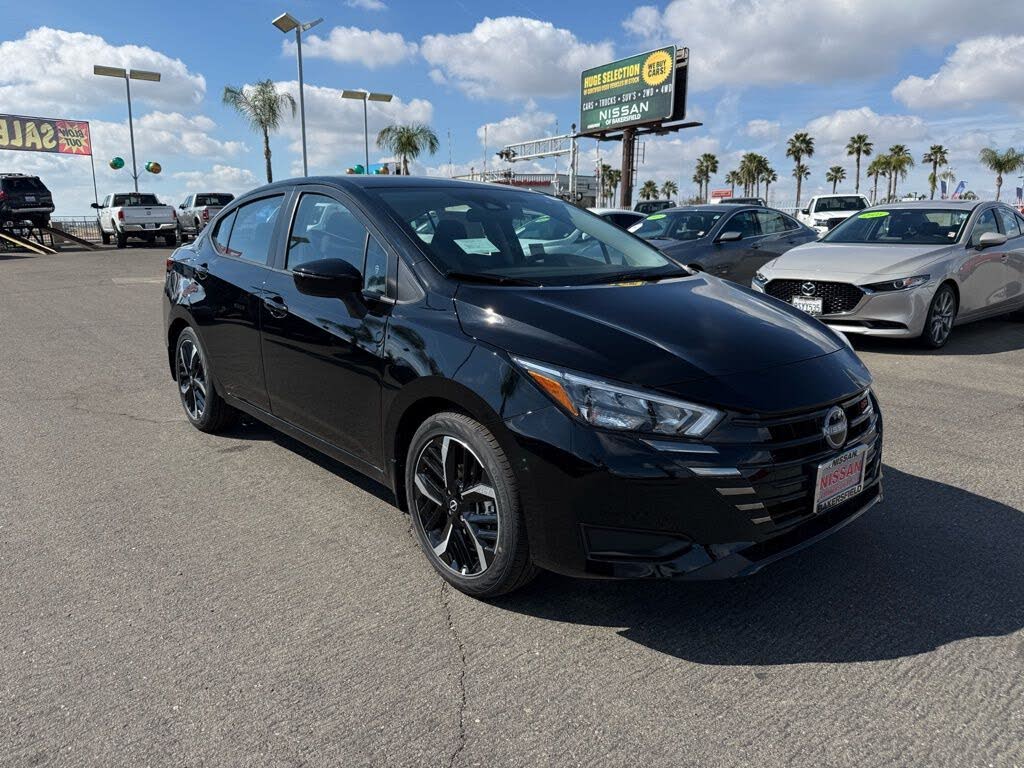 2025 Nissan Versa SR