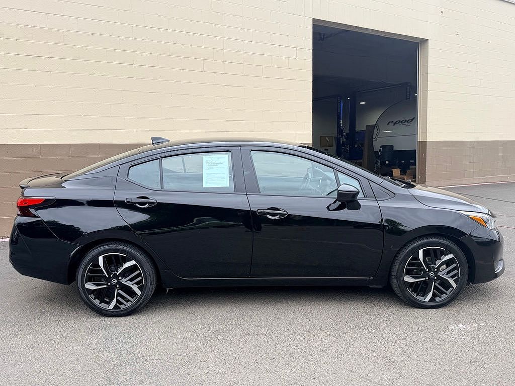 2025 Nissan Versa SR