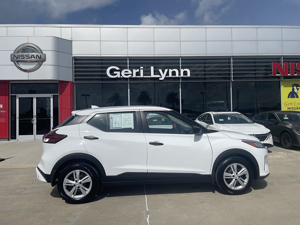 2025 Nissan Kicks S