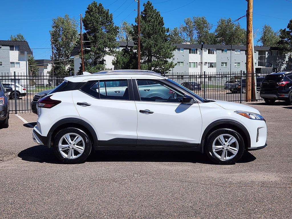 2025 Nissan Kicks