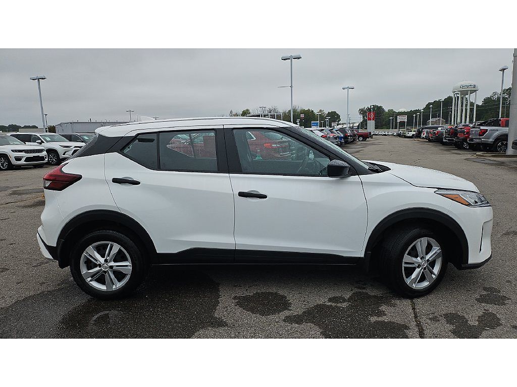 2025 Nissan Kicks Play S