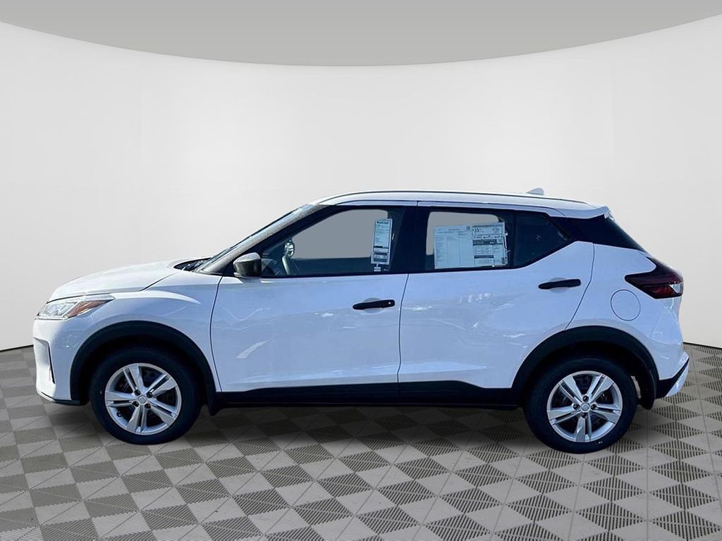2025 Nissan Kicks Play S FWD