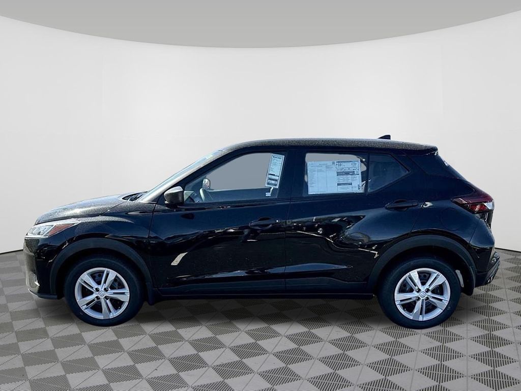 2025 Nissan Kicks Play S FWD