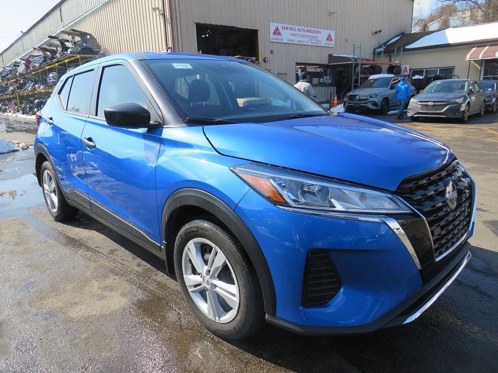 2025 Nissan Kicks Play