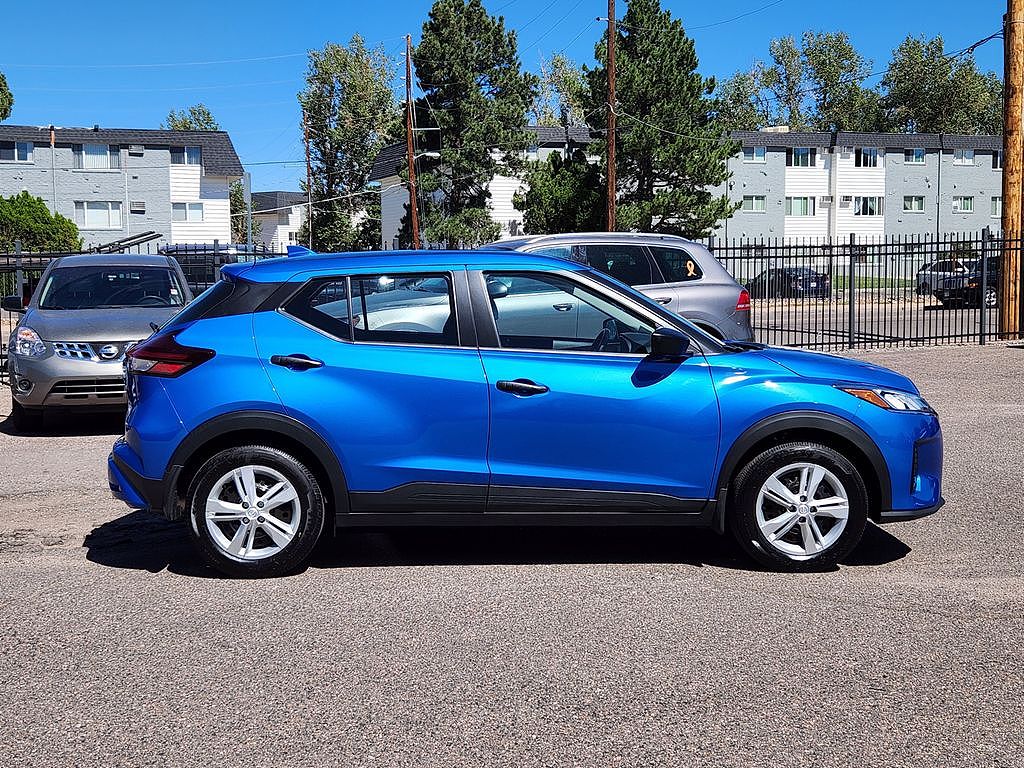 2025 Nissan Kicks