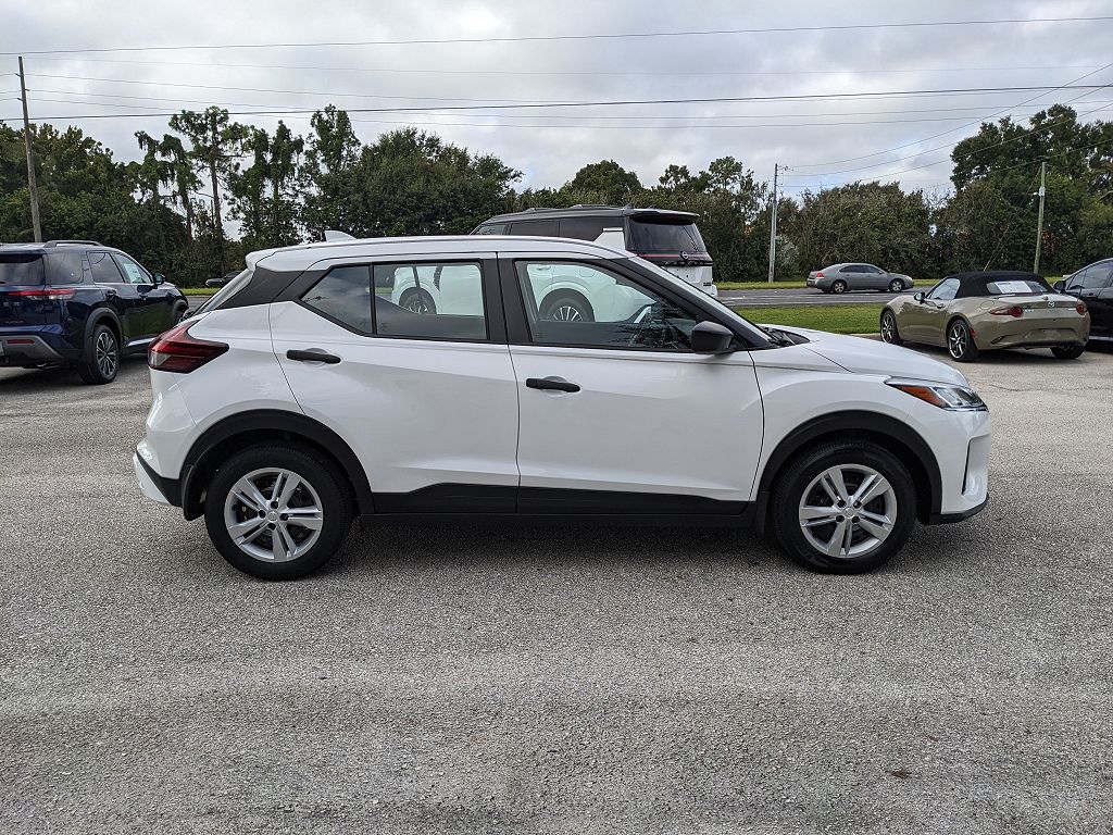 2025 Nissan Kicks Play S