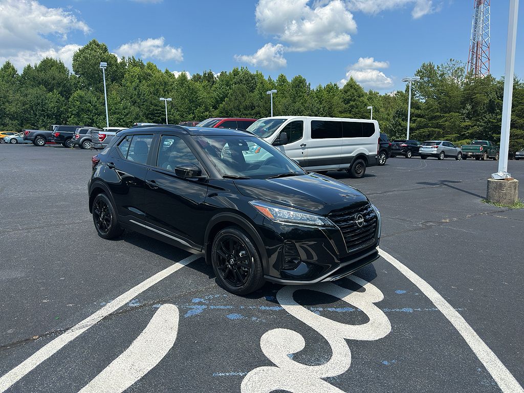 2023 Nissan Kicks SR