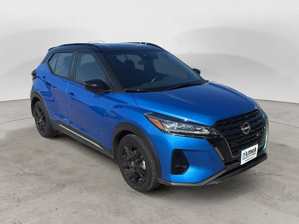 2023 Nissan Kicks SR