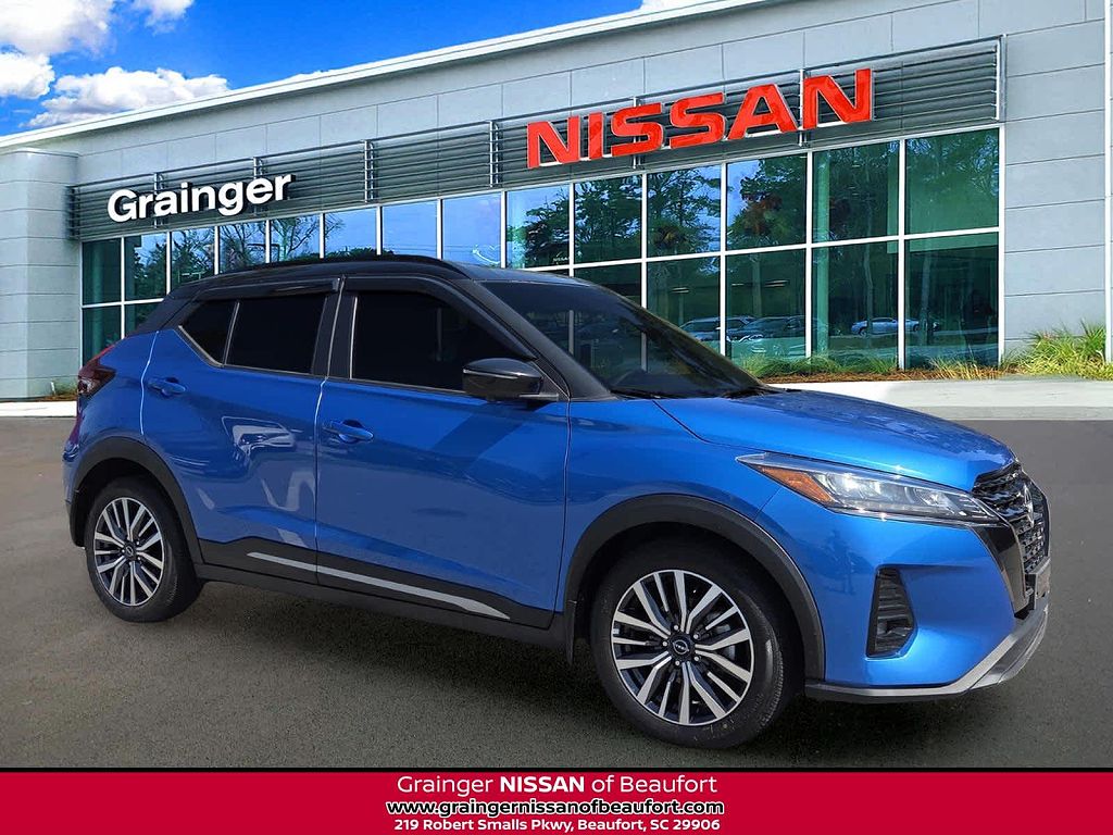 2023 Nissan Kicks SR