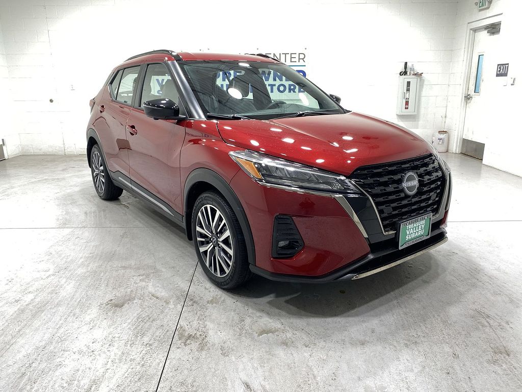 2023 Nissan Kicks SR
