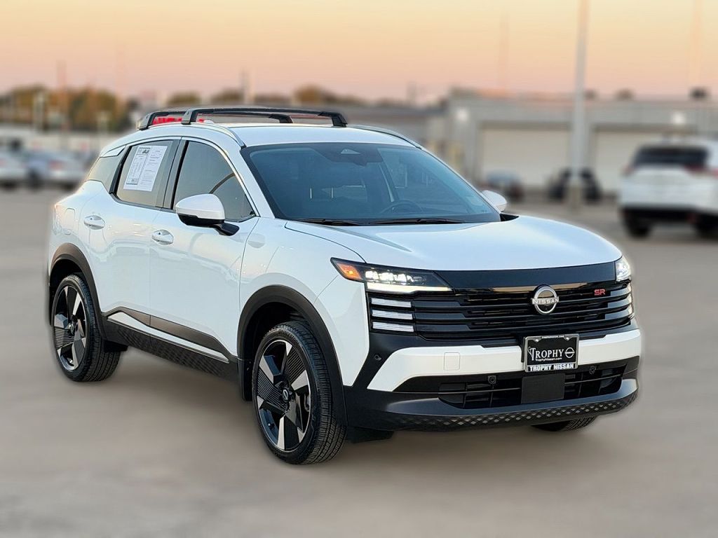 2025 Nissan Kicks SR