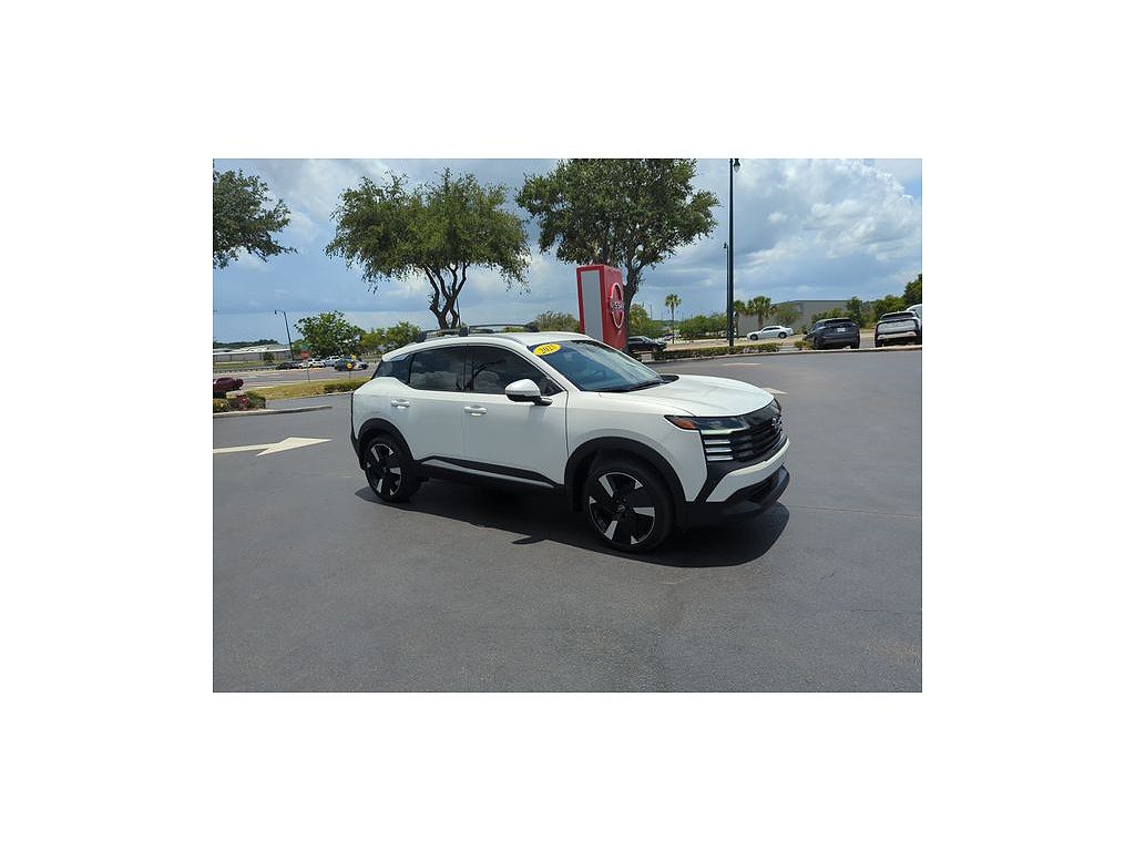 2025 Nissan Kicks SR