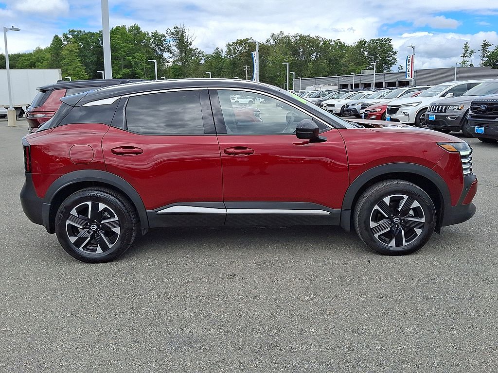 2025 Nissan Kicks SR