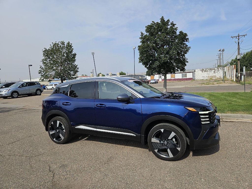 2025 Nissan Kicks SR