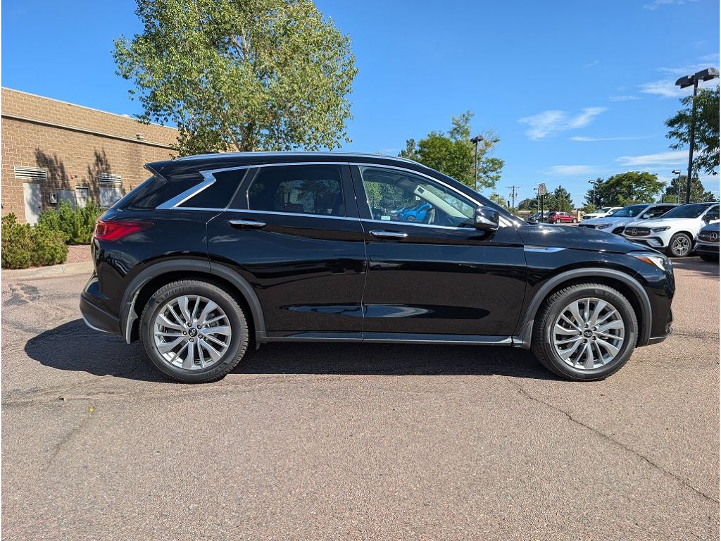 2023 INFINITI QX50 LUXE