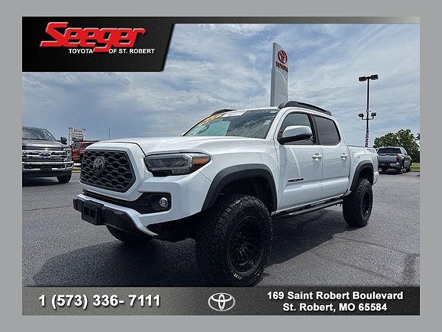 2020 TRD Off Road in Super White, 43,274 miles for sale in Saint Robert, MO