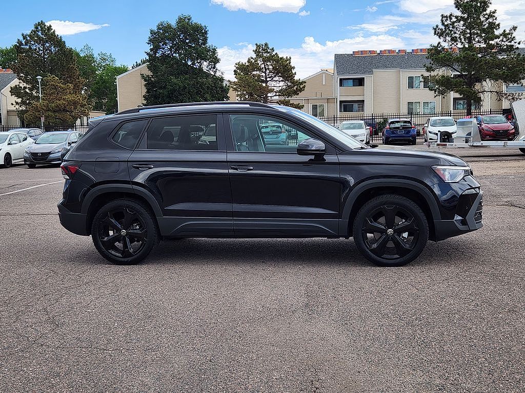 2025 Volkswagen Taos SE Black