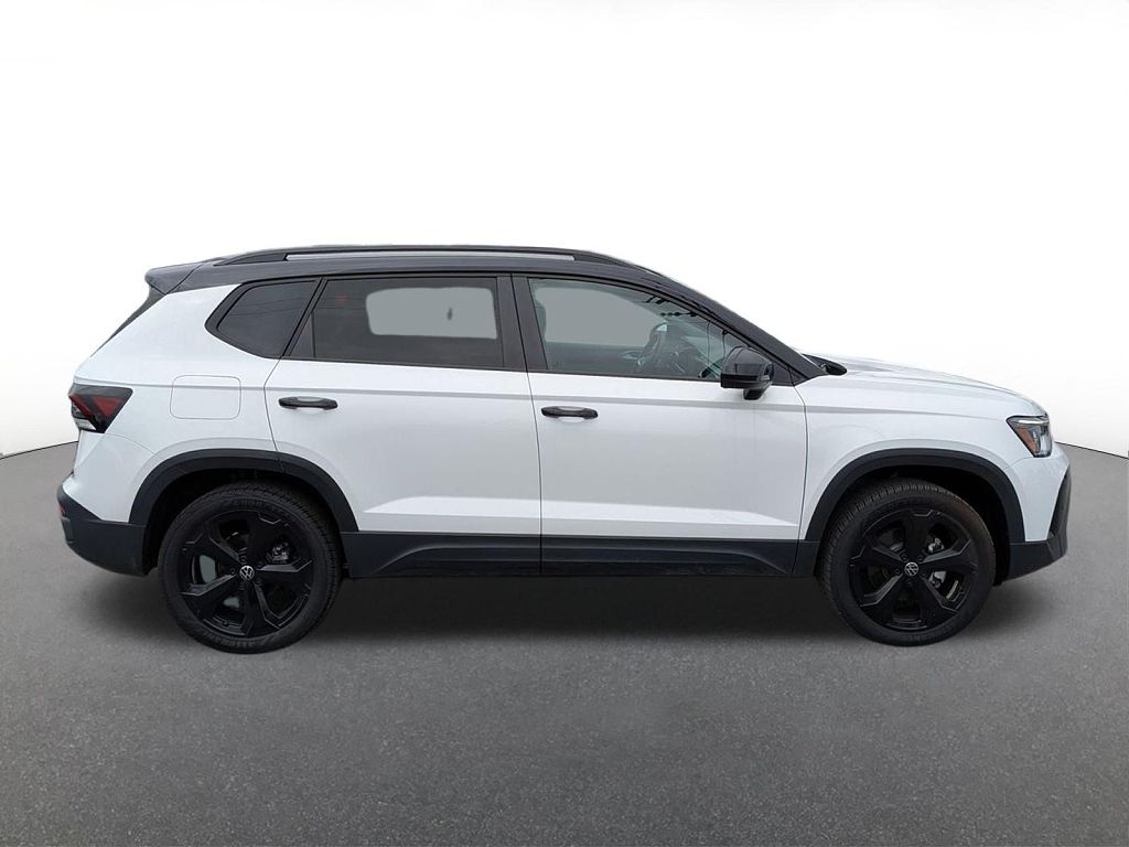 2025 Volkswagen Taos SE Black