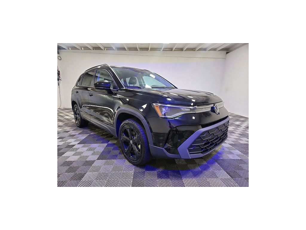 2025 Volkswagen Taos SE Black