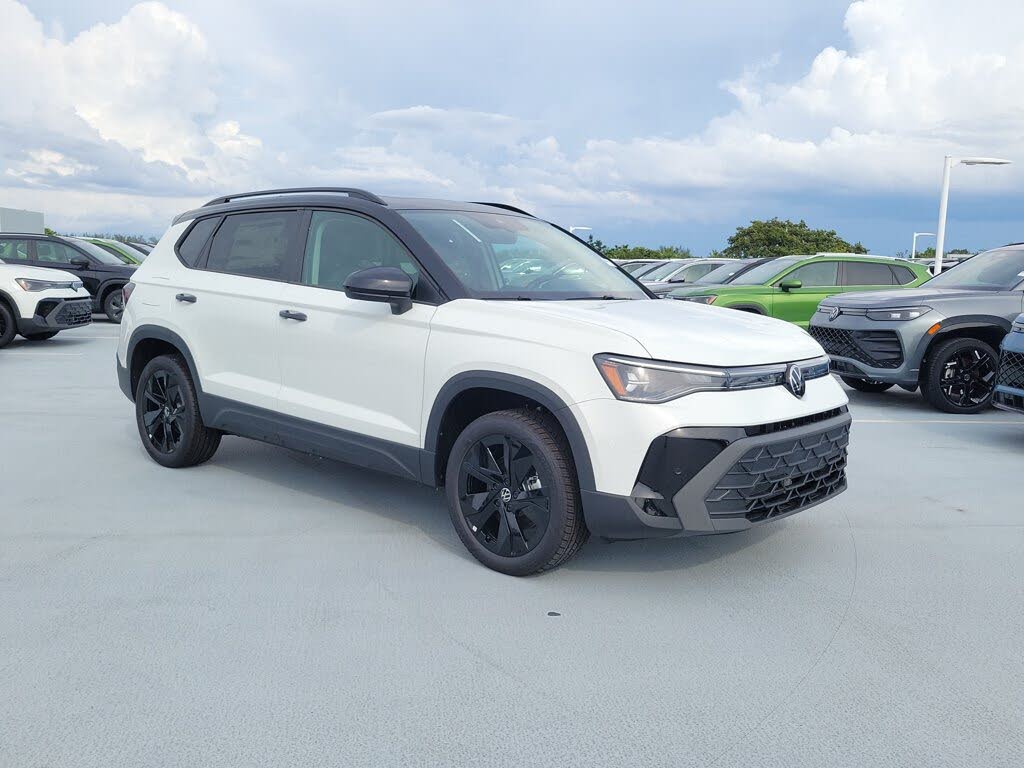 2026 Volkswagen Taos SE Black