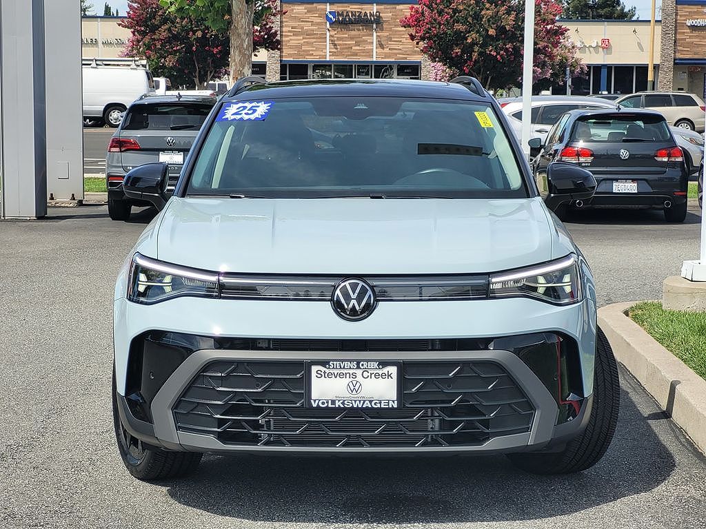 2025 Volkswagen Taos SE Black