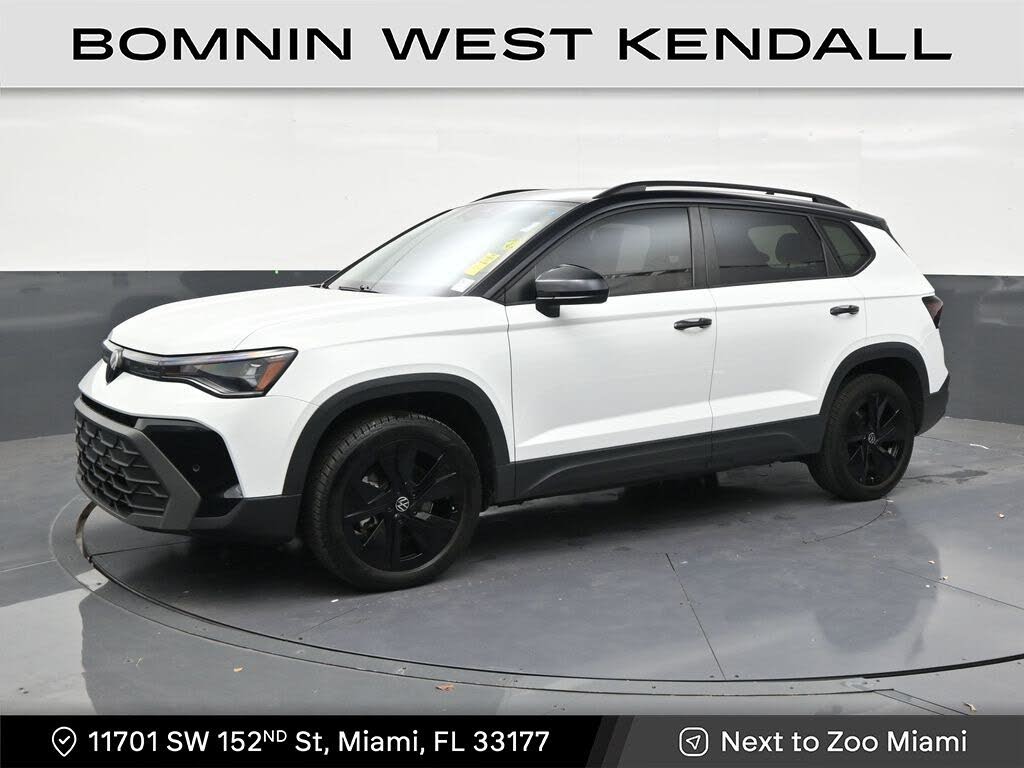 2025 Volkswagen Taos SE Black