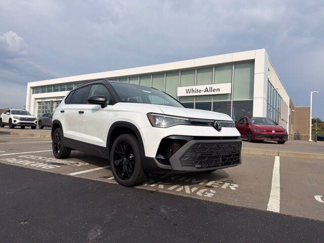 2027 Volkswagen Taos SE Black