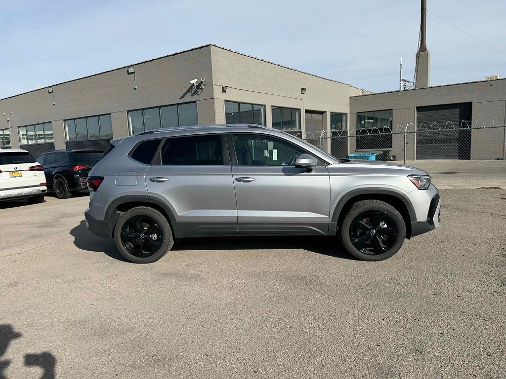 2025 Volkswagen Taos SEL