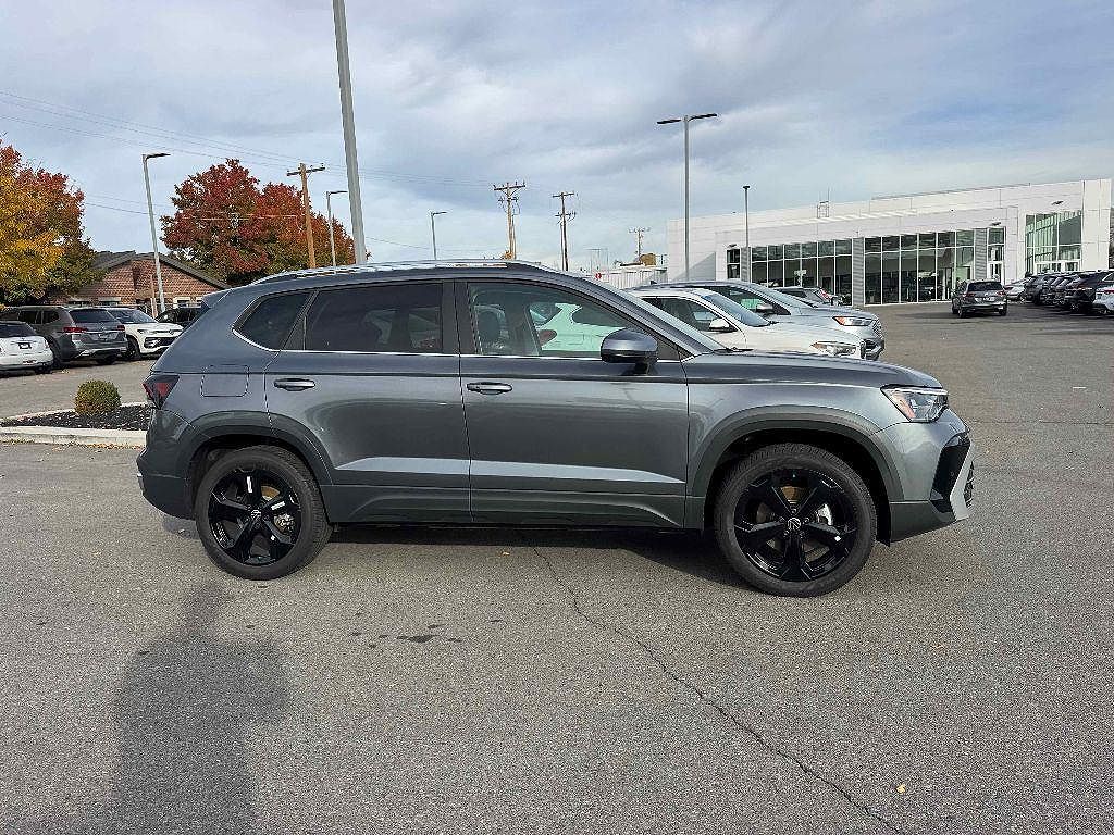 2025 Volkswagen Taos SEL