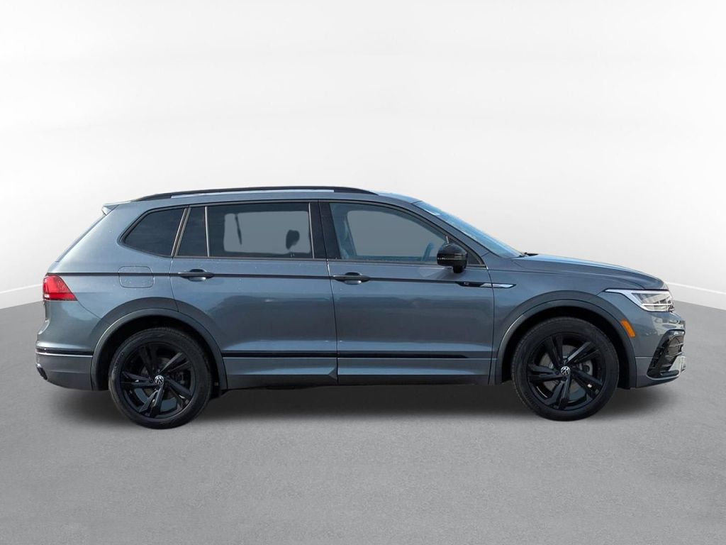 2023 Volkswagen Tiguan SE R-Line Black