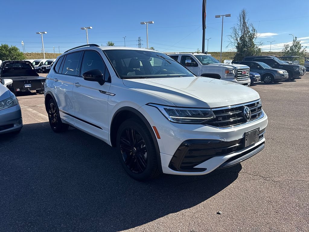 2022 Volkswagen Tiguan SE R-Line Black