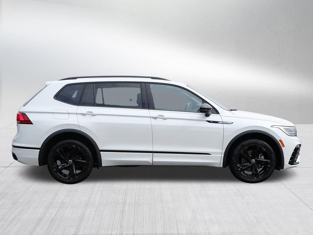 2023 Volkswagen Tiguan SE R-Line Black
