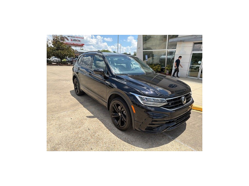 2024 Volkswagen Tiguan SE R-Line Black