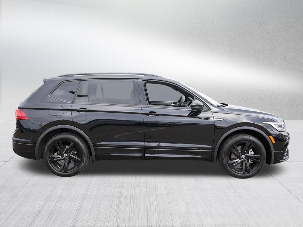 2024 Volkswagen Tiguan SE R-Line Black