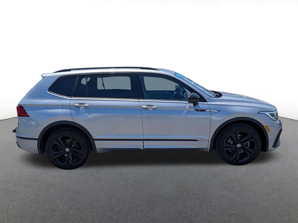 2023 Volkswagen Tiguan SE R-Line Black