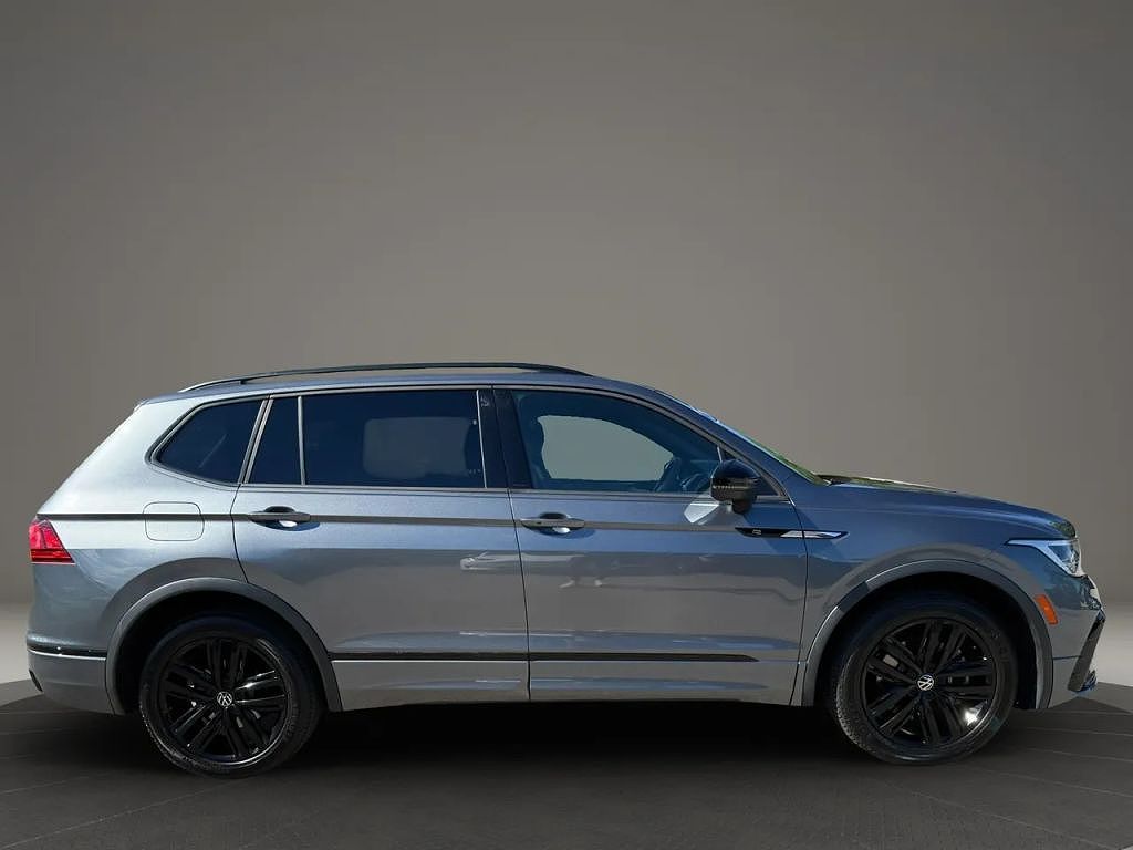 2022 Volkswagen Tiguan SE R-Line Black
