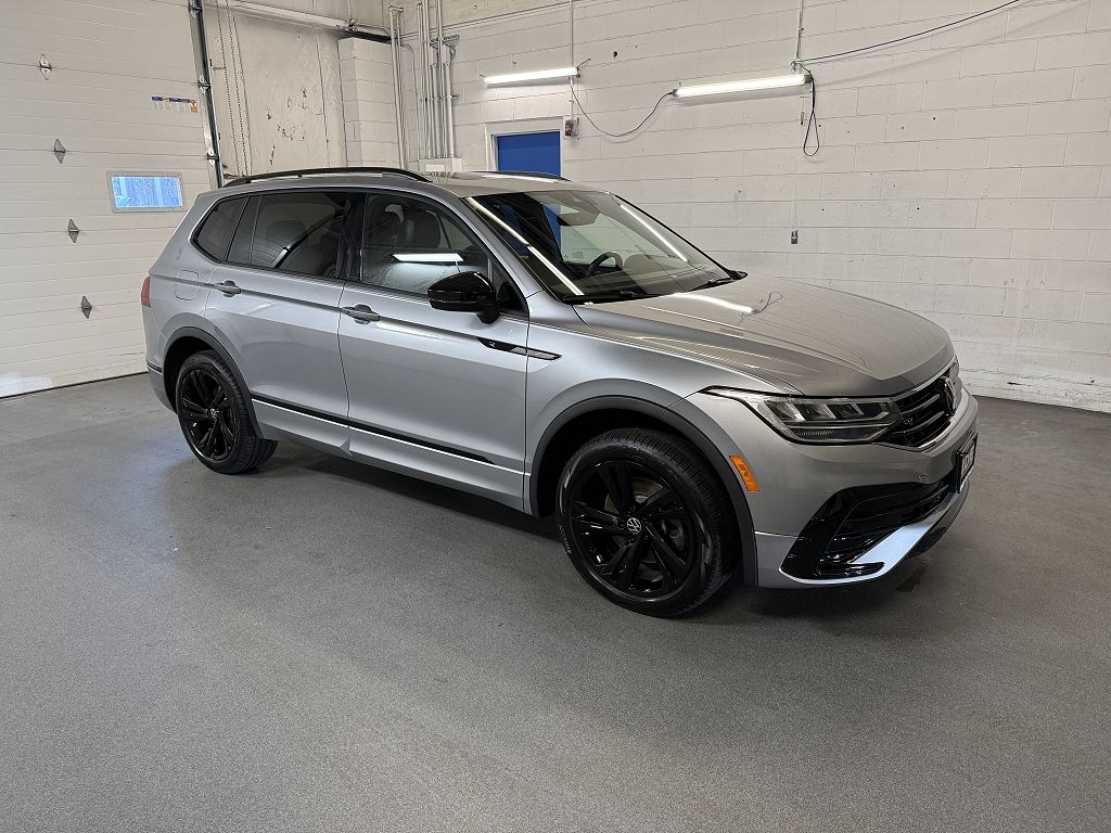 2024 Volkswagen Tiguan SE R-Line Black