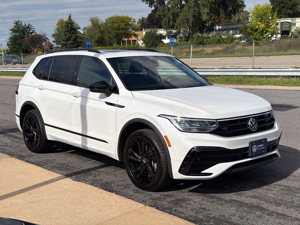 2023 Volkswagen Tiguan SE R-Line Black