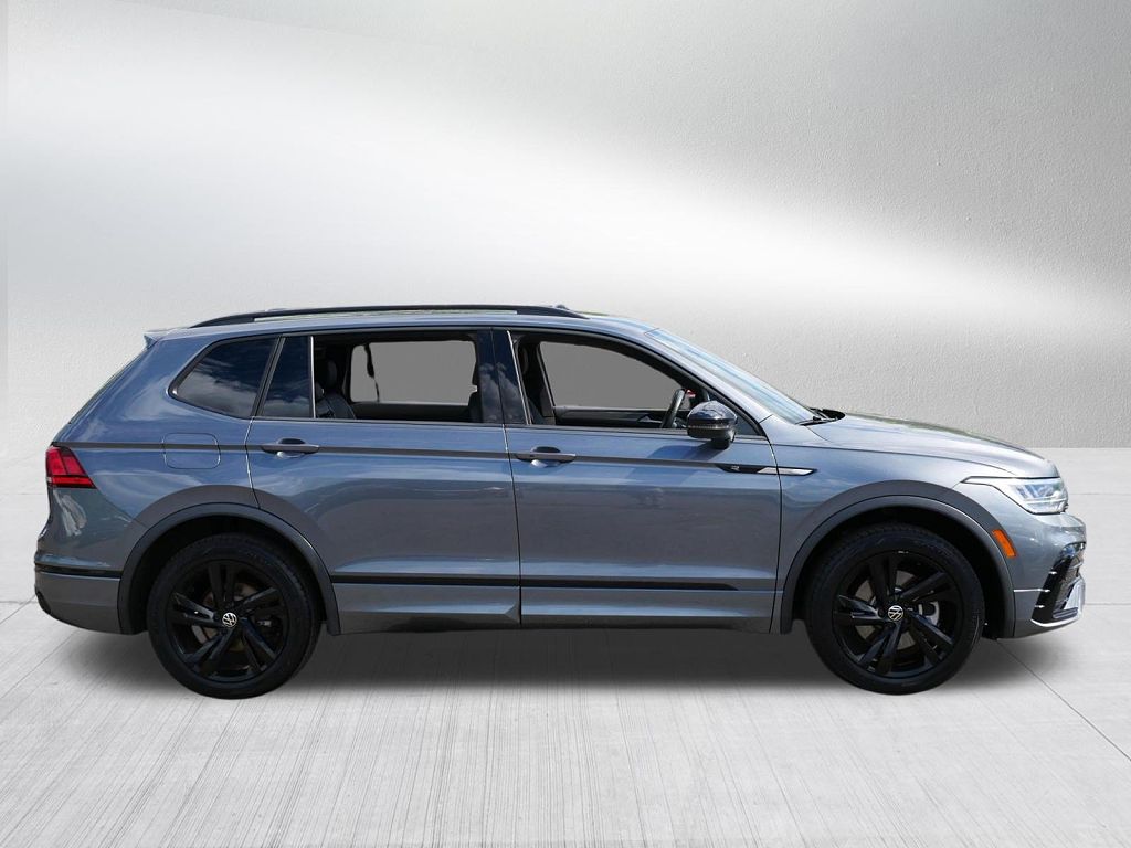 2023 Volkswagen Tiguan SE R-Line Black