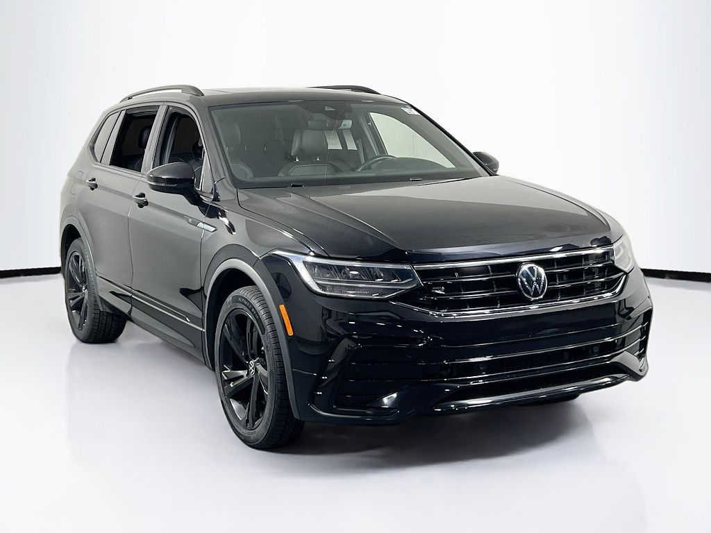 2023 Volkswagen Tiguan SE R-Line Black