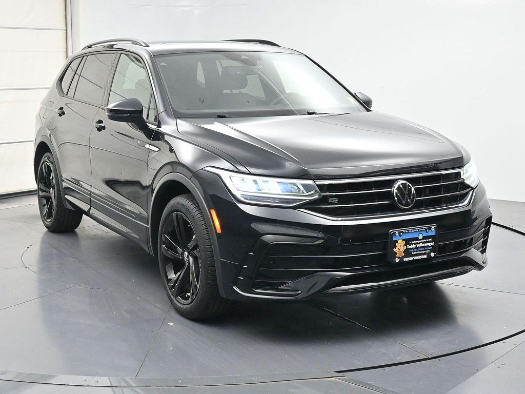 2023 Volkswagen Tiguan SE R-Line Black