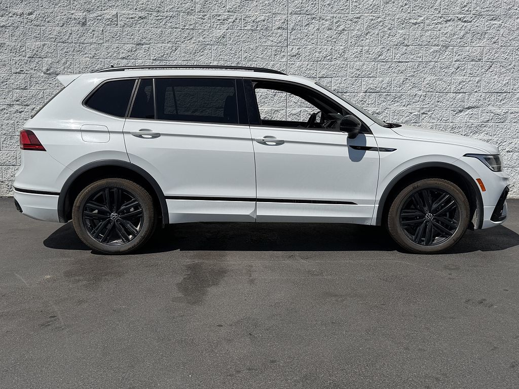 2022 Volkswagen Tiguan SE R-Line Black